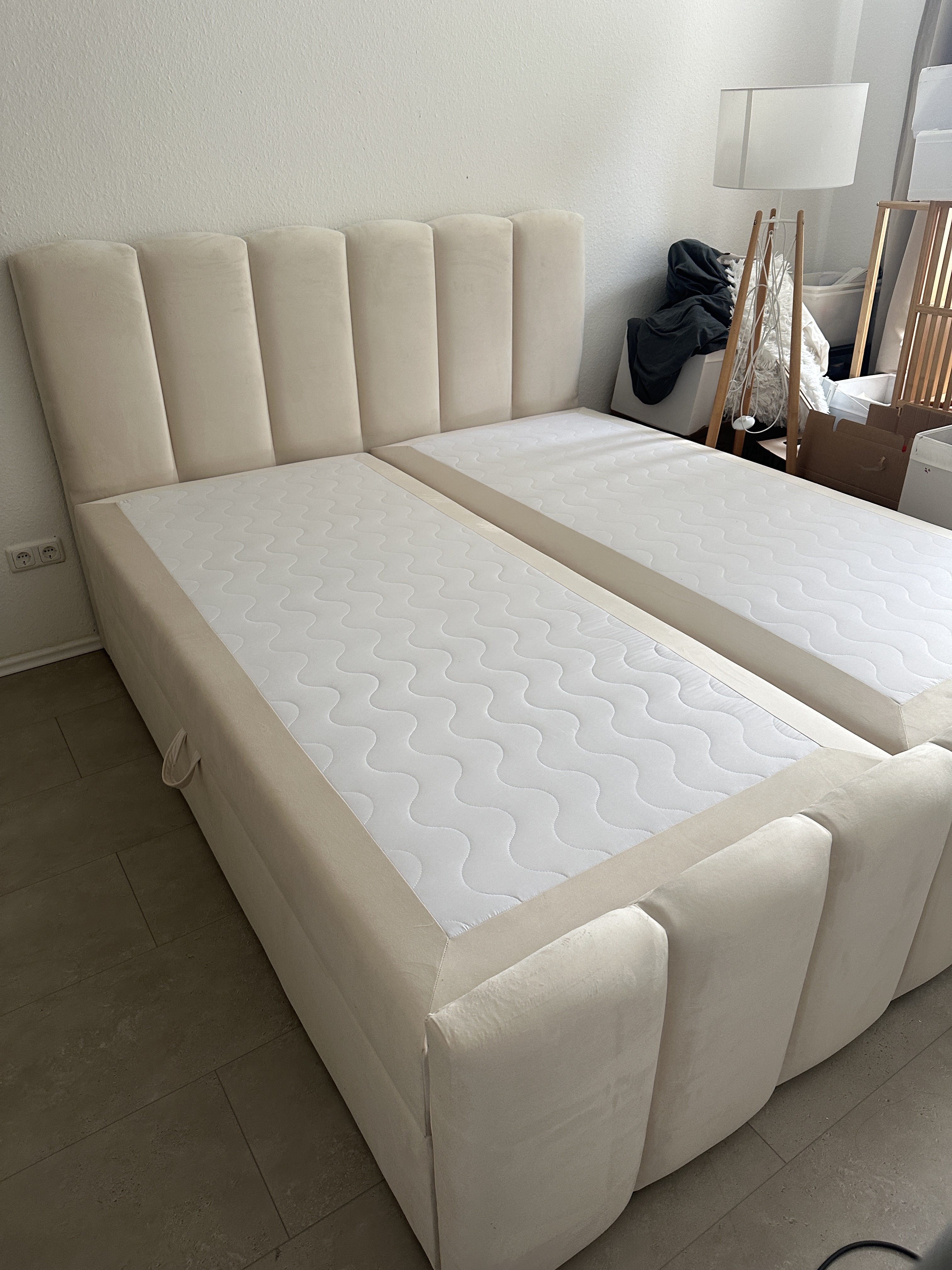 Boxspringbett Palermo in modernem Schlafzimmer